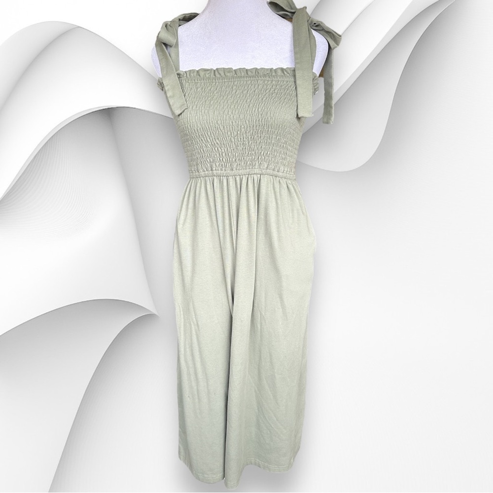 MINKPINK Tie Sleeve Jumpsuit with Smocked Top And Cropped Pant Size Small (S)